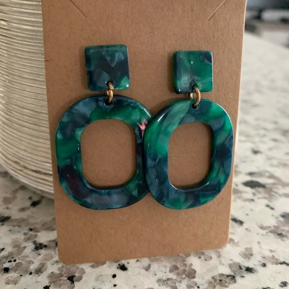 ⭐️CLEARANCE⭐️ Acrylic Dangle Fashion Earrings - Picture 4 of 6